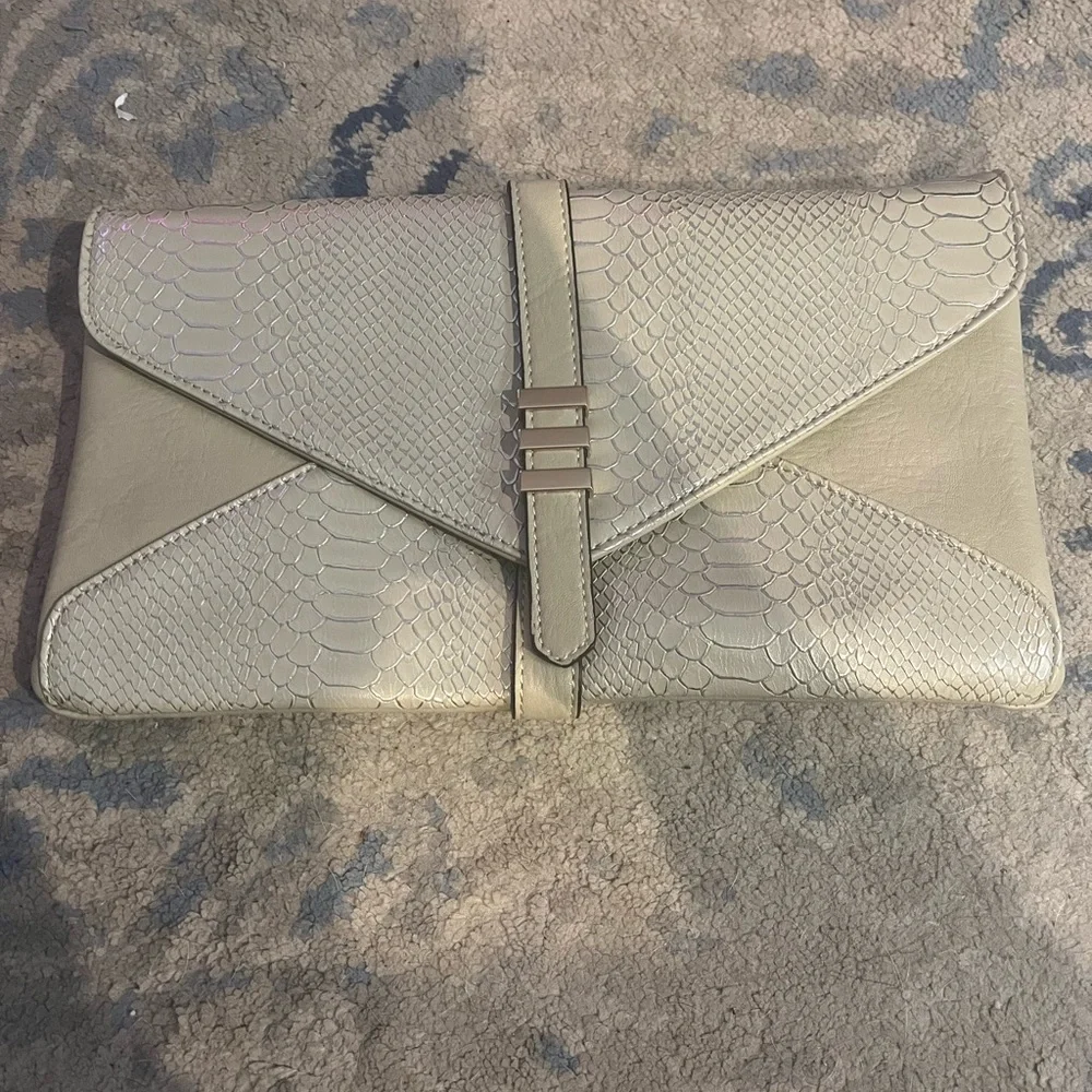 Melie Bianco Textured Cream Clutch - Picture 4 of 5